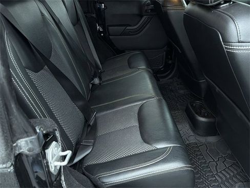 Used 2015 Jeep Wrangler Unlimited Sahara image 37