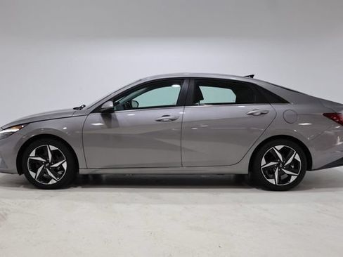 Used 2023 Hyundai Elantra Limited w/ Preferred Accessory Package FWD image 4