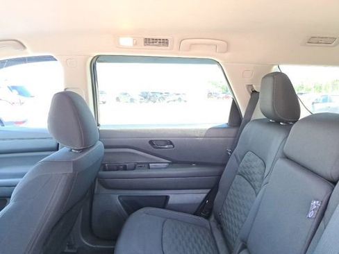 Used 2024 Nissan Pathfinder SV w/ Lighting Package (N92) FWD image 15