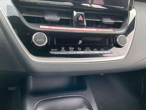 Used 2026 Toyota Corolla SE image 32