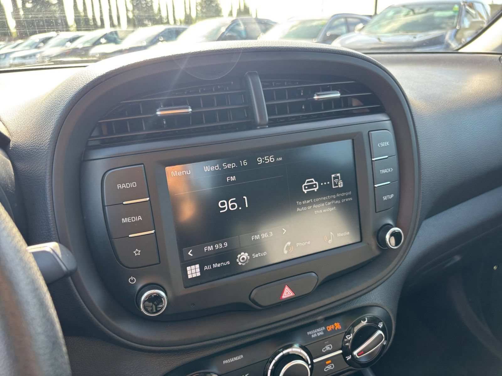 Used 2025 Kia Soul LX w/ LX Technology Package FWD image 19