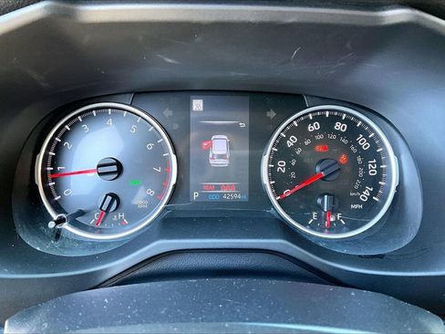 Used 2021 Toyota RAV4 LE image 12