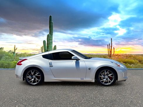 Used 2013 Nissan 370Z Touring w/ Sport Pkg RWD image 6