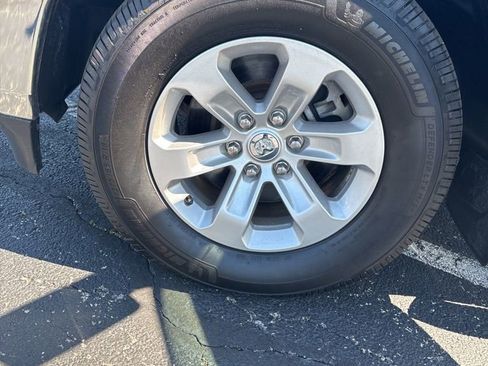 Used 2019 RAM 1500 Laramie AWD/4WD image 8