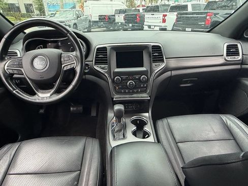 Used 2019 Jeep Grand Cherokee Laredo AWD/4WD image 14