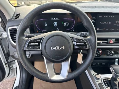 Used 2025 Kia Seltos LX AWD/4WD image 12