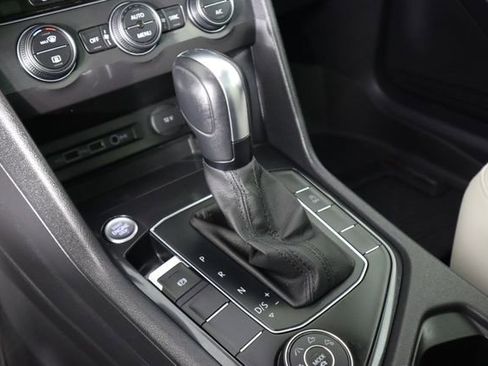 Used 2020 Volkswagen Tiguan SE w/ Panoramic Sunroof Package image 46