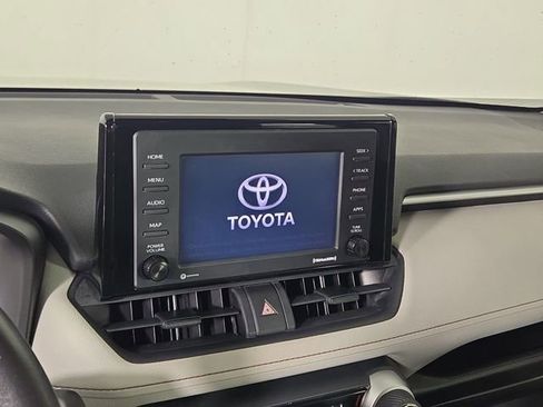Used 2021 Toyota RAV4 XLE image 17