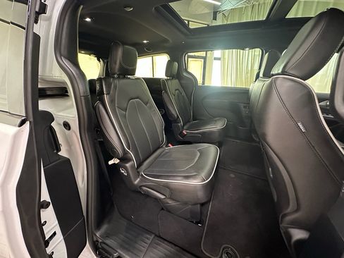 Used 2026 Chrysler Pacifica Limited w/ S Appearance Package FWD image 15