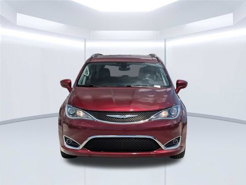 Used 2018 Chrysler Pacifica Touring-L w/ Tire & Wheel Group FWD image 10