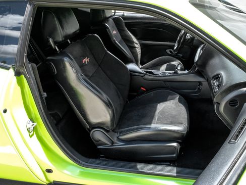 Used 2015 Dodge Challenger R/T Scat Pack w/ Scat Pack Appearance Package RWD image 30
