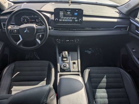 Used 2023 Mitsubishi Outlander SE FWD image 15