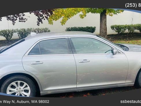 Used 2016 Chrysler 300 Limited image 7