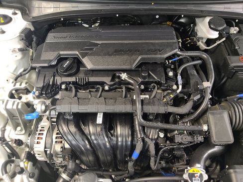 Used 2025 Hyundai Elantra SEL image 30