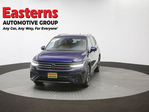 Used 2022 Volkswagen Tiguan SE w/ Panoramic Sunroof Package AWD/4WD image 54