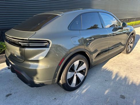 Certified 2025 Porsche Macan Electric image 9