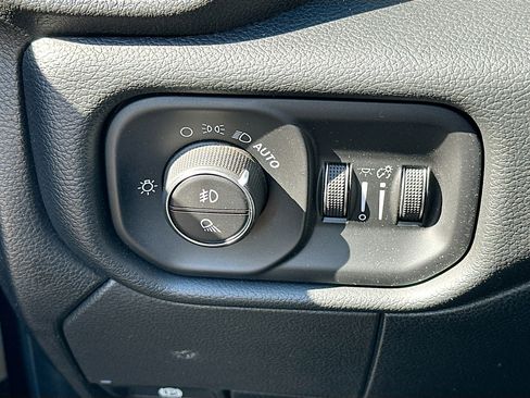 Used 2019 RAM 2500 Big Horn AWD/4WD image 17