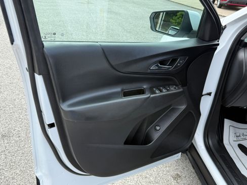 Used 2022 Chevrolet Equinox LT image 17