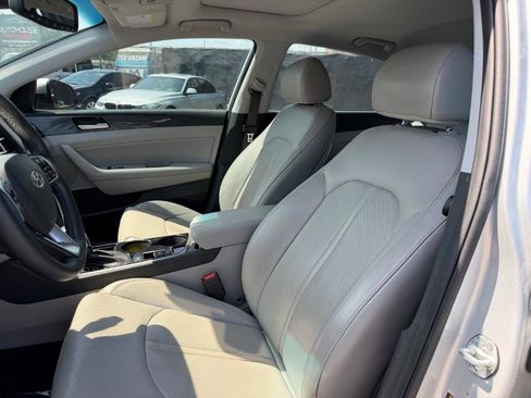 Used 2019 Hyundai Sonata Limited FWD image 11