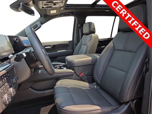 Used 2025 Chevrolet Suburban RST w/ RST Capability Package image 15