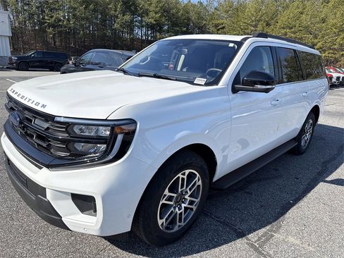 Used 2025 Ford Expedition Max Active image 3