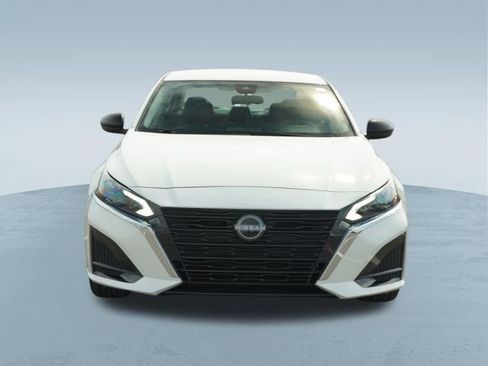 Used 2025 Nissan Altima 2.5 SV image 2