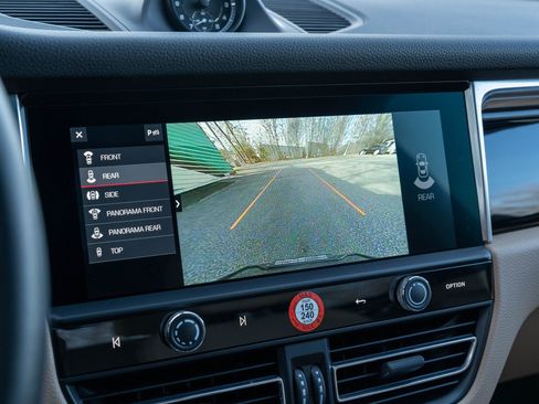 Certified 2025 Porsche Macan image 27