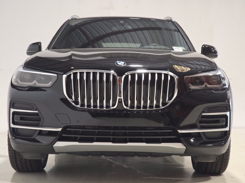 Used 2023 BMW X5 xDrive40i w/ Premium Package AWD/4WD image 3