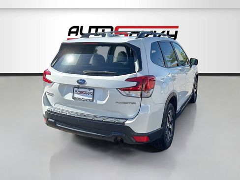 Used 2021 Subaru Forester Premium AWD/4WD image 7