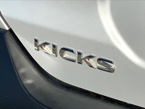 Used 2018 Nissan Kicks SV image 25