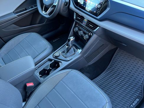 Used 2024 Volkswagen Taos SE image 21