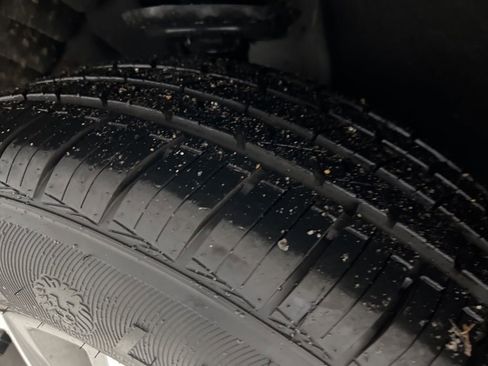 Used 2023 Chevrolet Traverse LT image 43