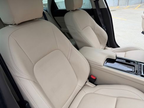 Used 2018 Jaguar XF Premium image 25