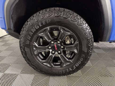 Used 2025 GMC Canyon Elevation w/ Convenience Package AWD/4WD image 9
