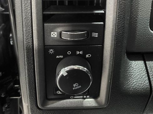 Used 2018 RAM 1500 Express image 33