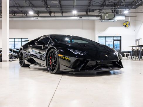 Used 2018 Lamborghini Huracan Performante image 3