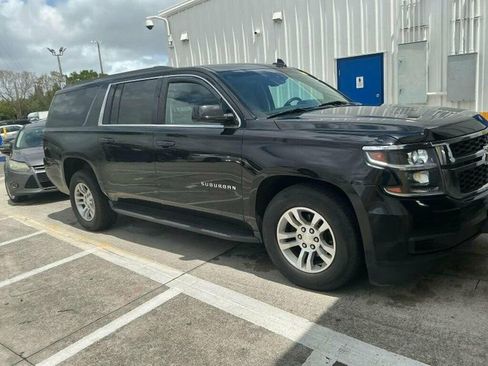 Used 2019 Chevrolet Suburban LT image 1