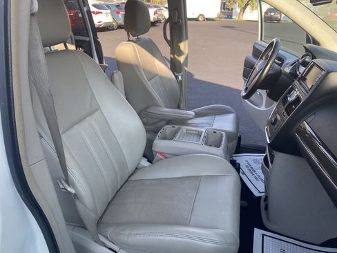 Used 2011 Chrysler Town & Country Touring-L w/ Entertainment Group #2 image 17