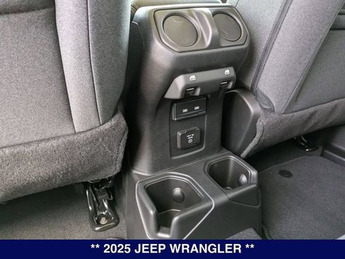 Used 2025 Jeep Wrangler Unlimited Sahara w/ Technology Group AWD/4WD image 28