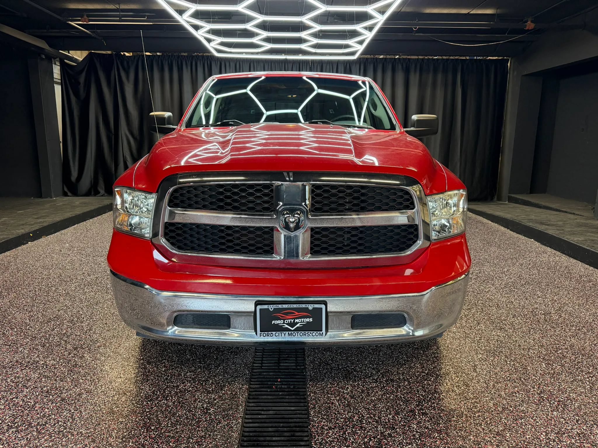 Used 2020 RAM 1500 Classic SLT RWD image 2