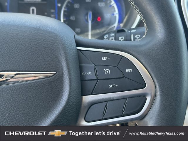 Used 2022 Chrysler Voyager LX FWD image 14