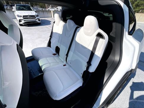 Used 2022 Tesla Model X image 18