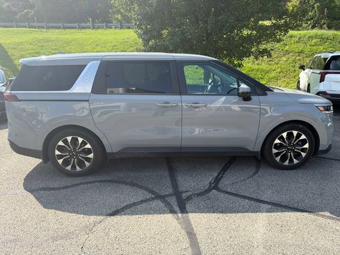 Used 2024 Kia Carnival EX FWD image 7