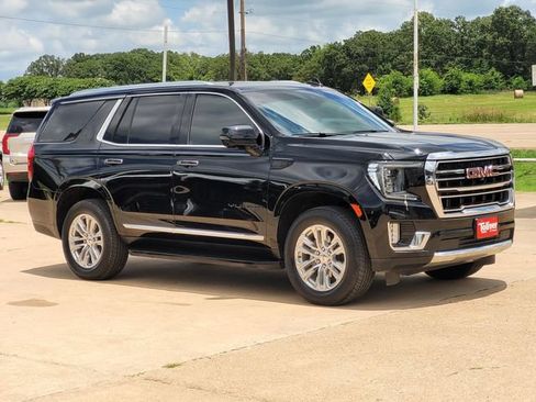 Used 2024 GMC Yukon SLT w/ SLT Luxury Package RWD image 2