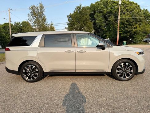 Certified 2024 Kia Carnival EX FWD image 8