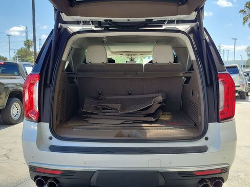 Used 2021 GMC Yukon XL Denali w/ Denali Premium Package RWD image 9