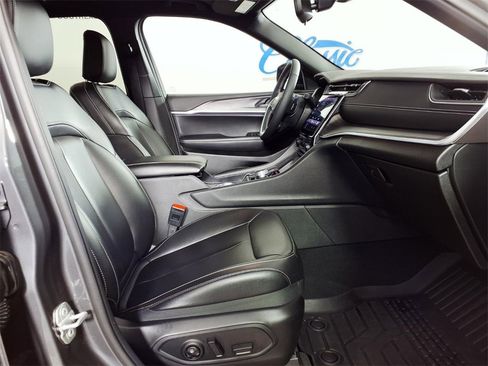 Used 2024 Jeep Grand Cherokee L Limited w/ Black Appearance Package image 12