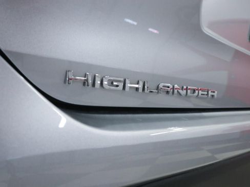 Used 2022 Toyota Highlander XLE image 32