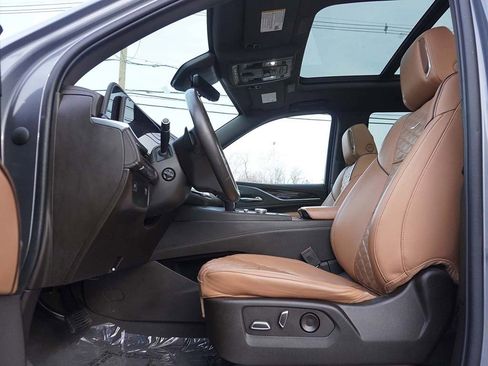 Used 2022 Cadillac Escalade Premium Luxury image 38