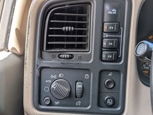 Used 2006 Chevrolet Silverado 3500 LT w/ Onstar Plus Package AWD/4WD image 22